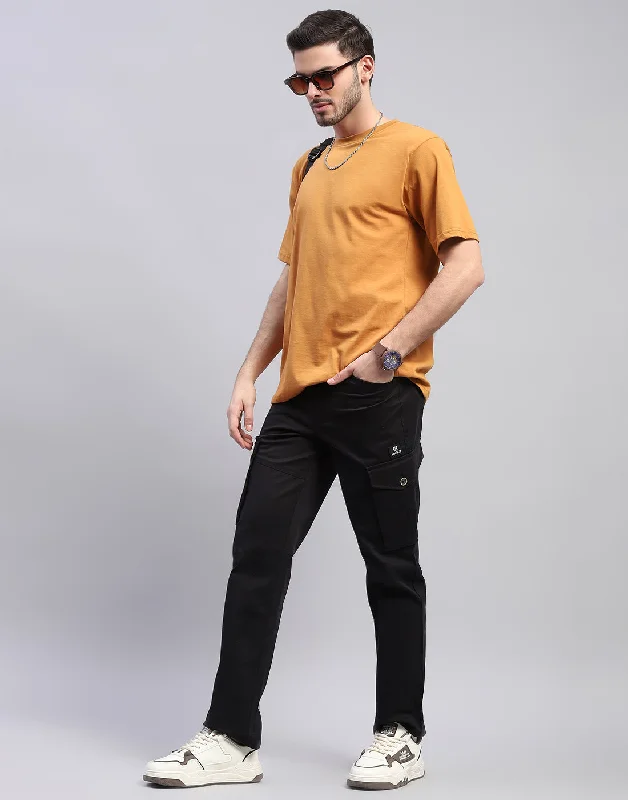 Men Black Solid Regular Fit Cargo