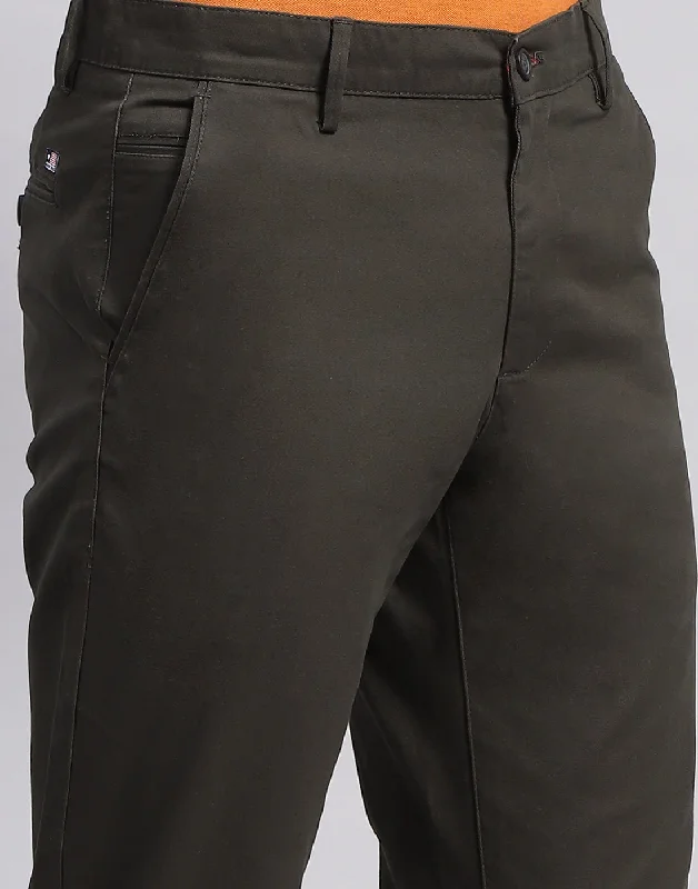 Men Olive Solid Regular Fit Trouser